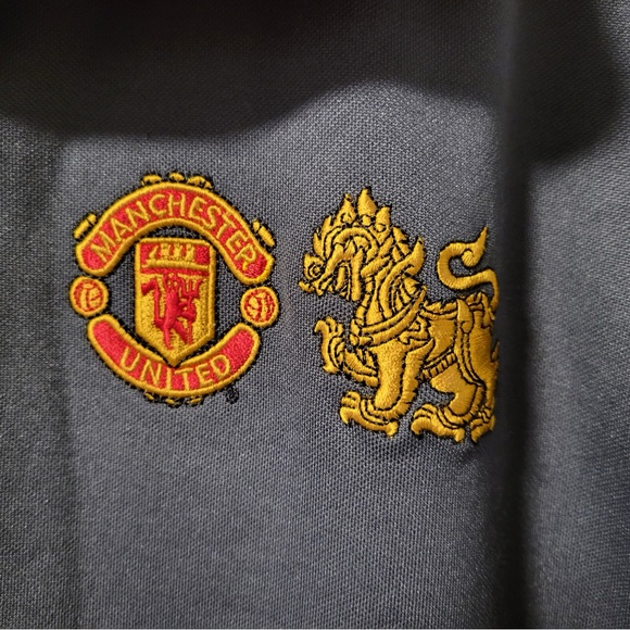 Manchester United Official Track Jacket - Picture 3 of 6